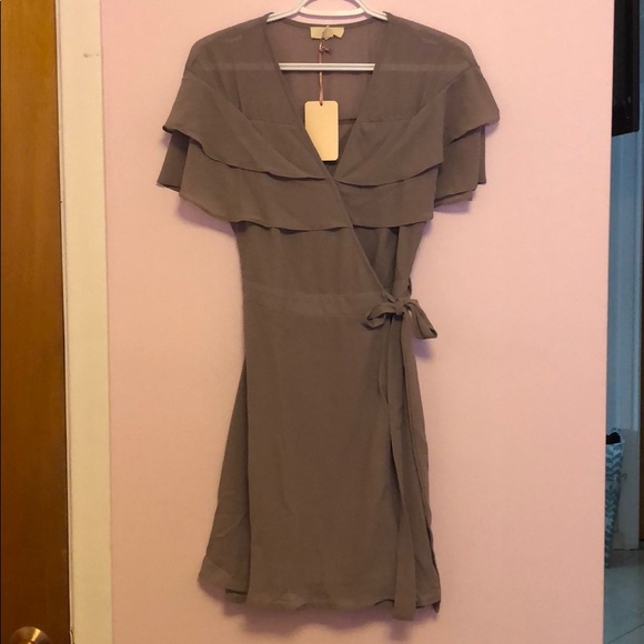 Grey-lilac surplice wrap dress - Picture 6 of 8